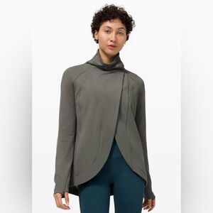 New Lululemon women's Rulu Rally Wrap Grey Sage size 10 thumbholes high neck